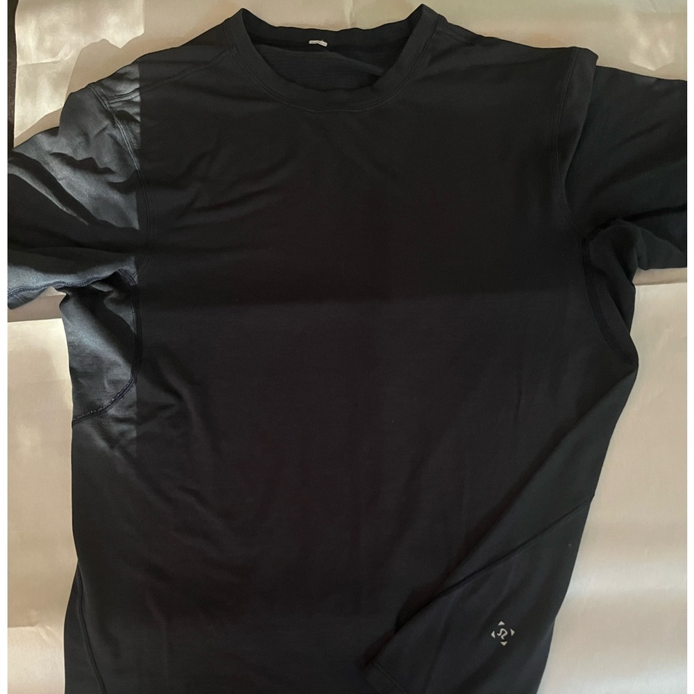Lululemon men’s navy t shirt/xs
